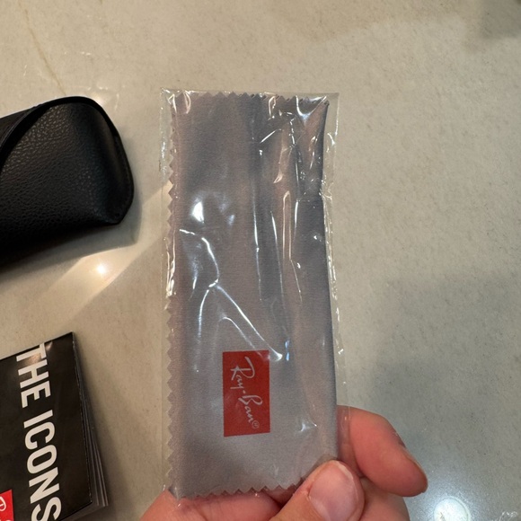 Ray-Ban Tortoise Wayfarer Sunglasses - Picture 7 of 9